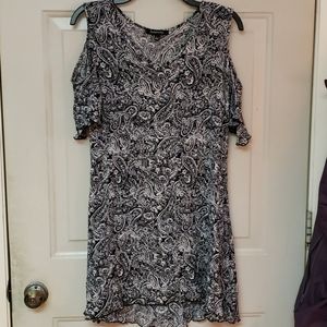 Women's L relativity dress with cold shoulder